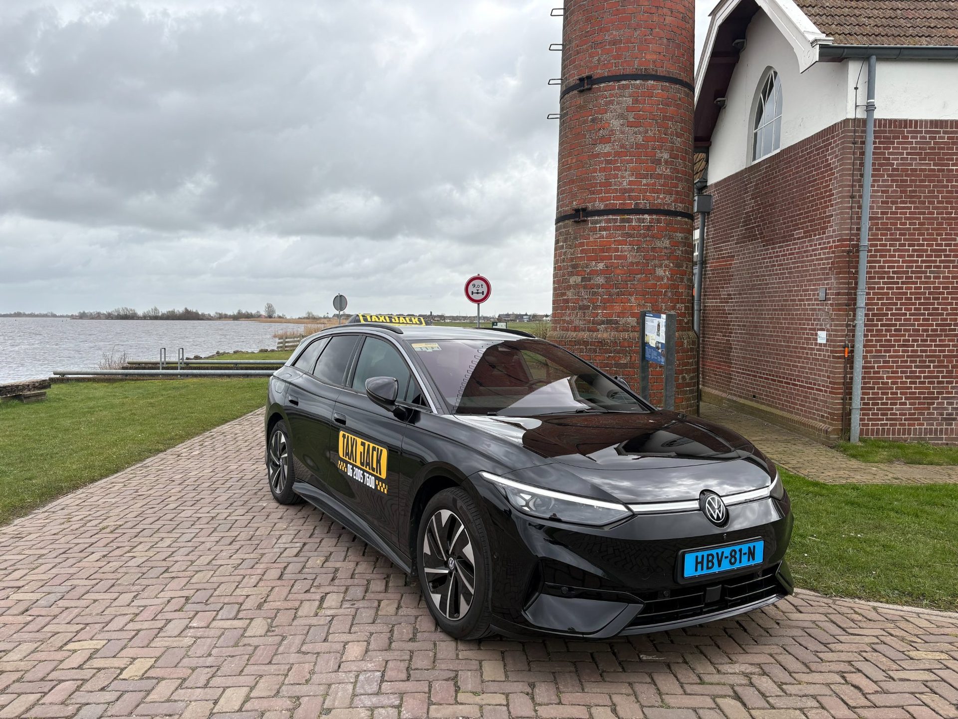 VW ID.7 bij vuurtoren